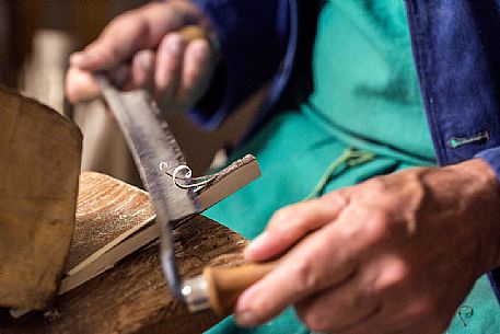 Handicraft and weaving technique of basket-maker Plack Johann of Villabassa