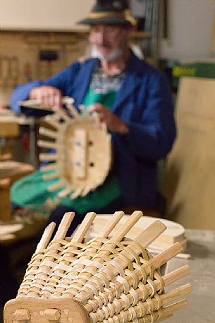 Handicraft and weaving technique of basket-maker Plack Johann of Villabassa