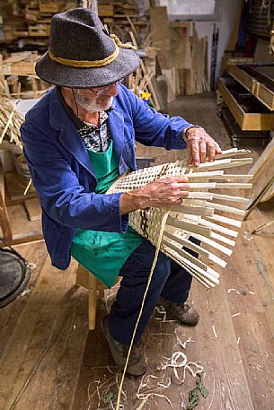 Handicraft and weaving technique of basket-maker Plack Johann of Villabassa