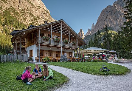 Fondovalle refuge in Fiscalina valley 
