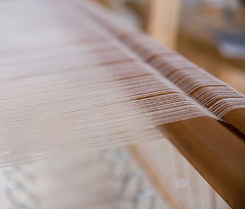 Frame Weaver hand of Herman Khebacher of Villabassa, the only weaver of South Tyrol to use still today the traditional technique of weaving to handle and to use almost exclusively of natural fibers of wool and linen not treated with chemical products