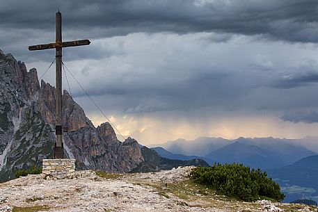 The cross on top of Mount Specie just before the storm