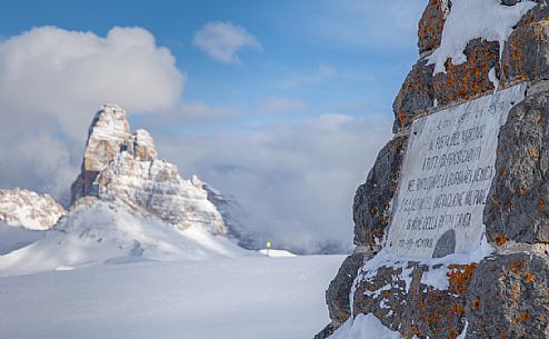 War Memorial with the Tre Cime di Lavaredo peak on background from Piana Mount, Auronzo di Cadore, Veneto, Italy, Europe