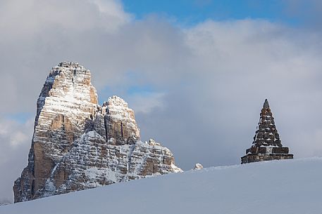 The Piramide Carducci monument with the Tre Cime di Lavaredo peak from Piana Mount, Auronzo di Cadore, Veneto, Italy, Europe