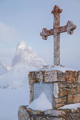 War Memorial with the Tre Cime di Lavaredo peak on background from Piana Mount, Auronzo di Cadore, Veneto, Italy, Europe