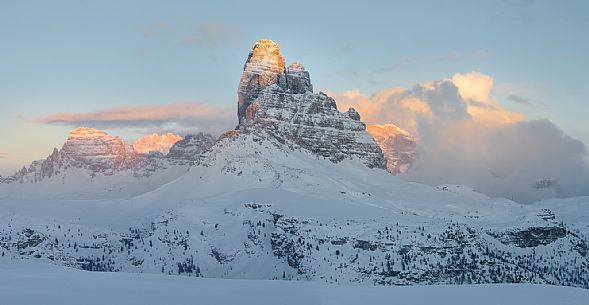 Last light from Monte Piana to Tre Cime di Lavaredo peak and Dolomites of Sesto, Auronzo di Cadore, Veneto, Italy, Europe