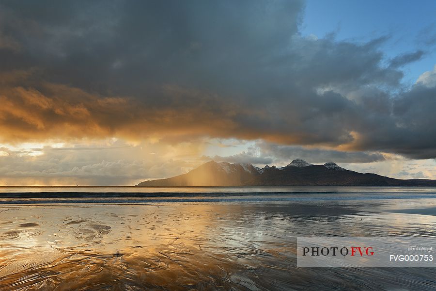 Light and Storm are coming on Rum Mountains