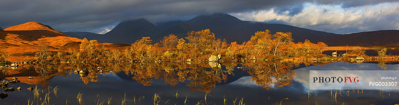 Amazing colours on Loch Nah Achlaise 