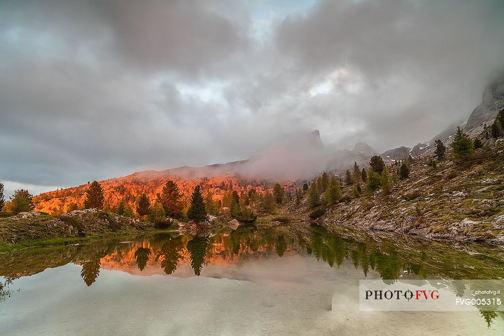 After a day of clouds and rain, the transient light comes at Limides Lake