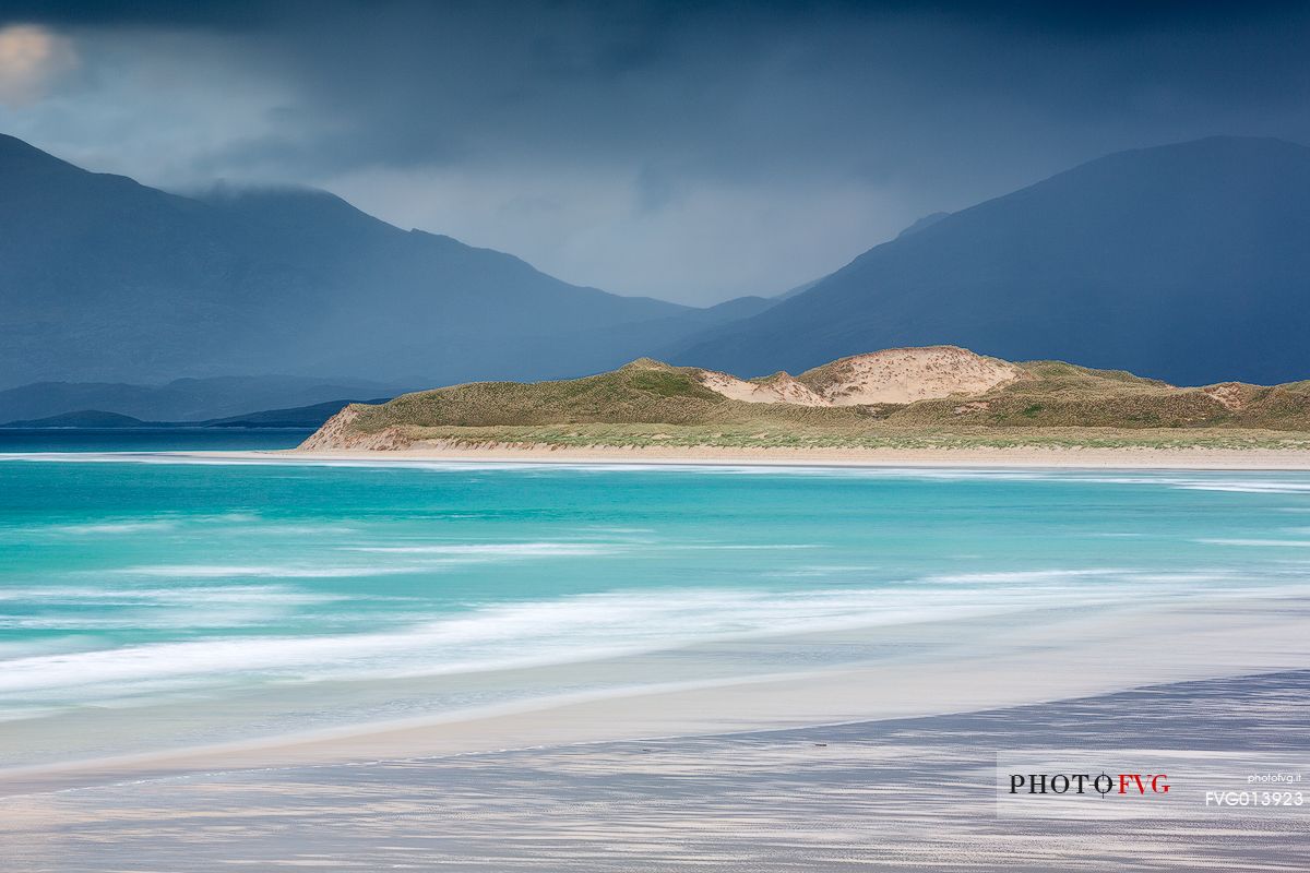Harris is very famous for its amazing sandy beaches. Scarista is one of them. Here in this pictures you can also admire the acqua marina shades of the sea