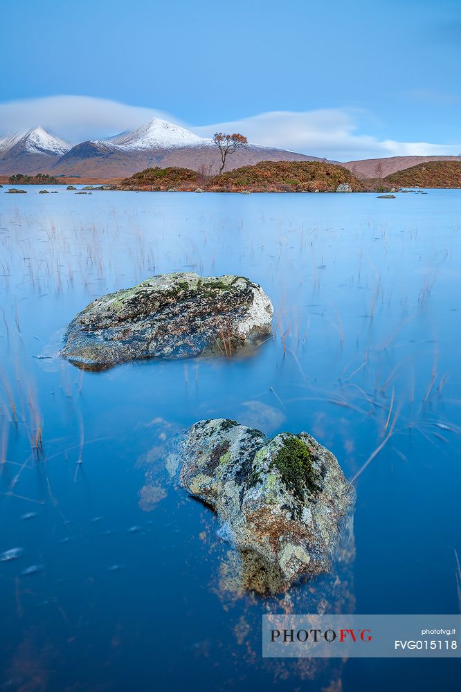 This picture has been taken duringa A quite and cold morning at Loch na h-Achlaise