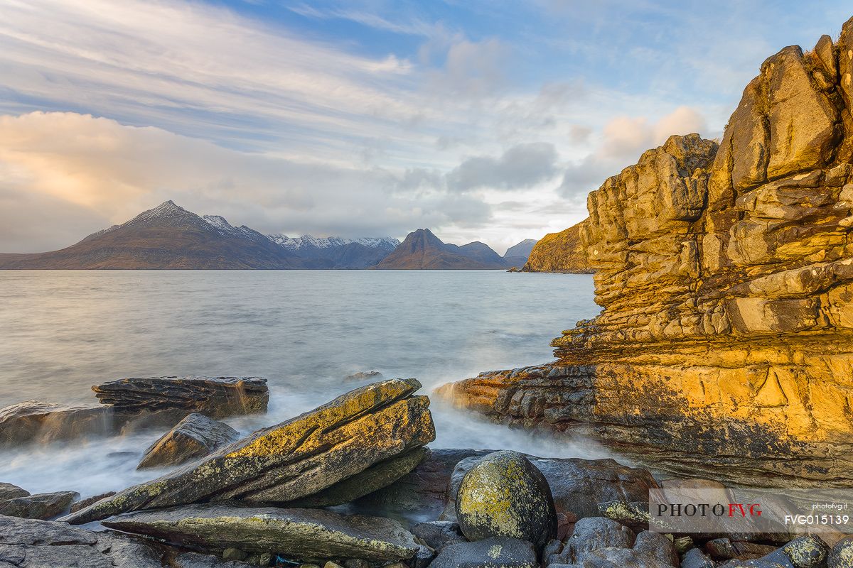 Depending on the tides, the landscape at Elgol Beach is slightly different. In this case scenario high tide helps me to hide a chaotic amount of rocks