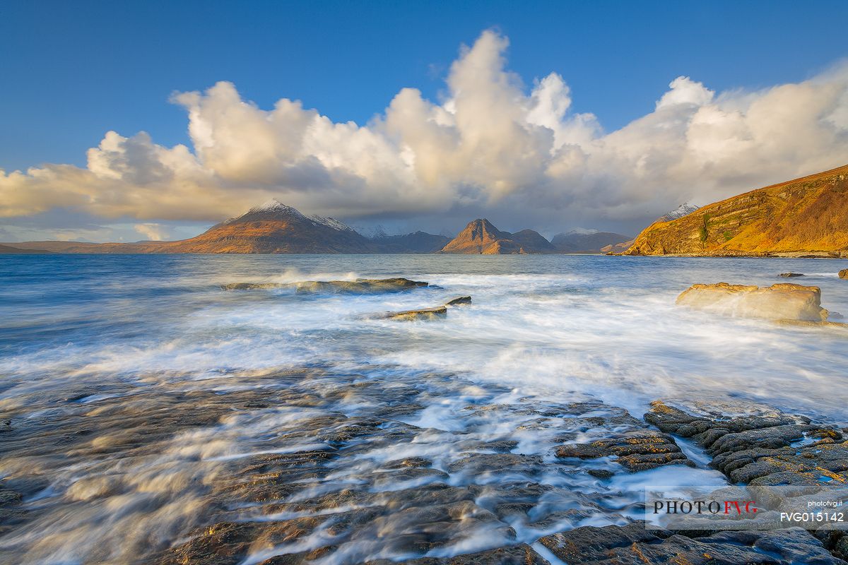 Depending on the tides, the landscape at Elgol Beach is slightly different. In this case scenario high tide helps me to hide a chaotic amount of rocks