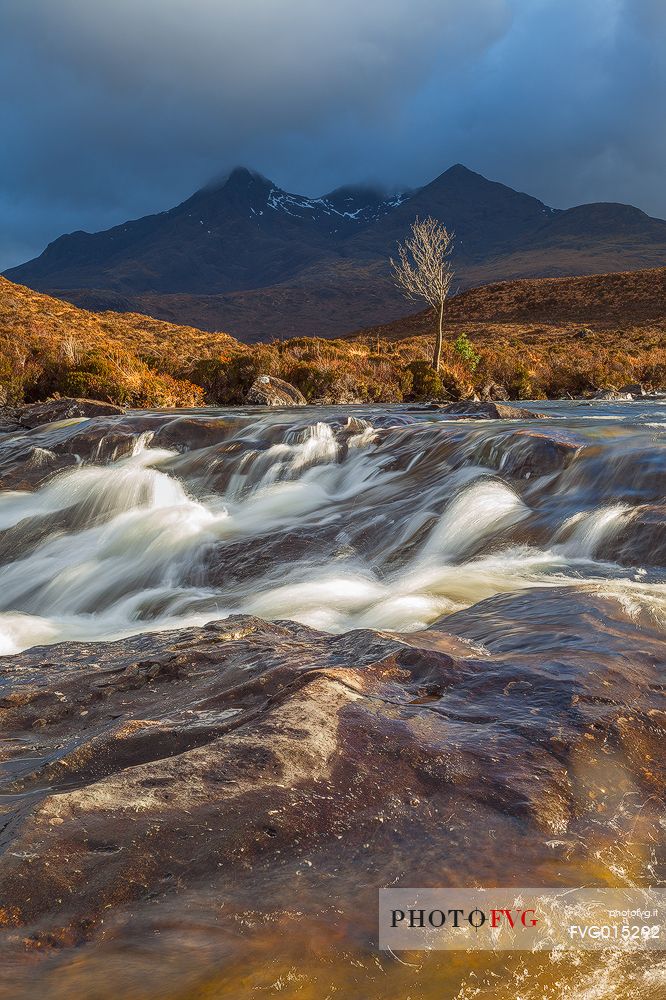 The late afternoon light embraces the landscape at sligachan, admiring the Cuillins on the background