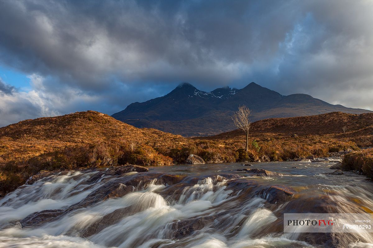 The late afternoon light embraces the landscape at sligachan, admiring the Cuillins on the background