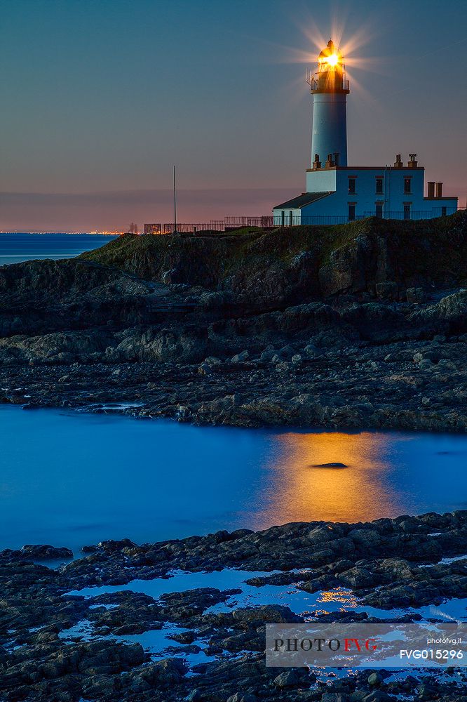 During the afterglow the lighthouse goes on creating a nice contrast on the water