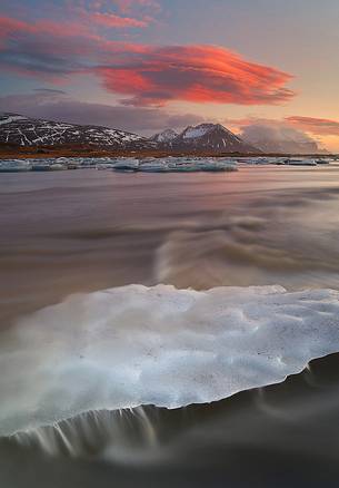 This picture shows a portrait of the landscape. It has been taken just few minutes before the sunrise