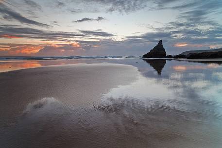 Bedruthan Steps at low tide time