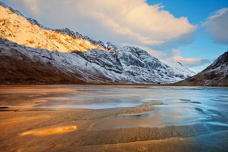 Golden Light on the mountains at late afternoon