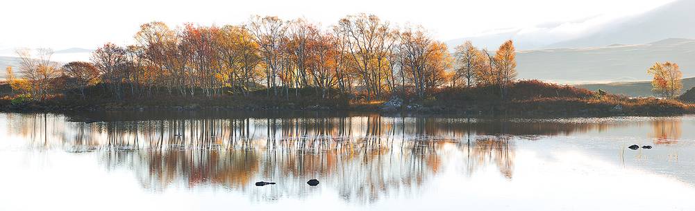 Amazing colours on Loch Nah Achlaise 