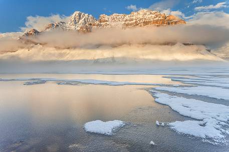 The scenary at Bow Lake looks amazing after a fresh snow storm in June