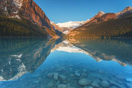 In the center of the frame you can admire the Victoria Glacier which is kissed by the first light in the morning