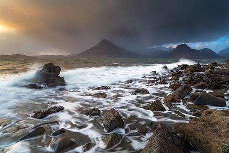 This picture shows Elgol Beach in all its Drama. An incoming storm brings wind and huge waves