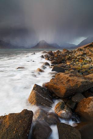 This picture shows Elgol Beach in all its Drama. An incoming storm brings wind and huge waves