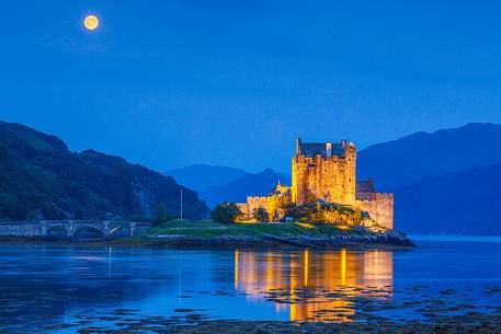Eilean Donan is quite famous for its beauty and also because here they filmed the movie 