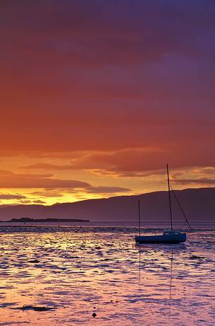 During the low tide the Portree bay is completely 