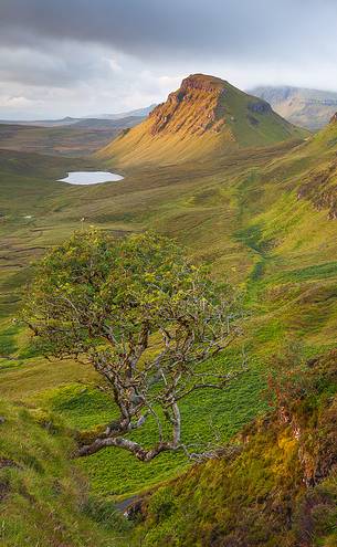 A warm ray of light reach the Quiraing during a quite sunrise