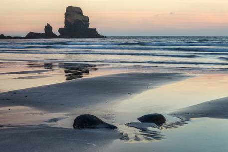 Talisker Bay at low tide shows its beautiful sandy beach Talisker Bay at low tide shows its beautiful sandy beach