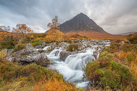 Autumn colors and wind at Buachaille