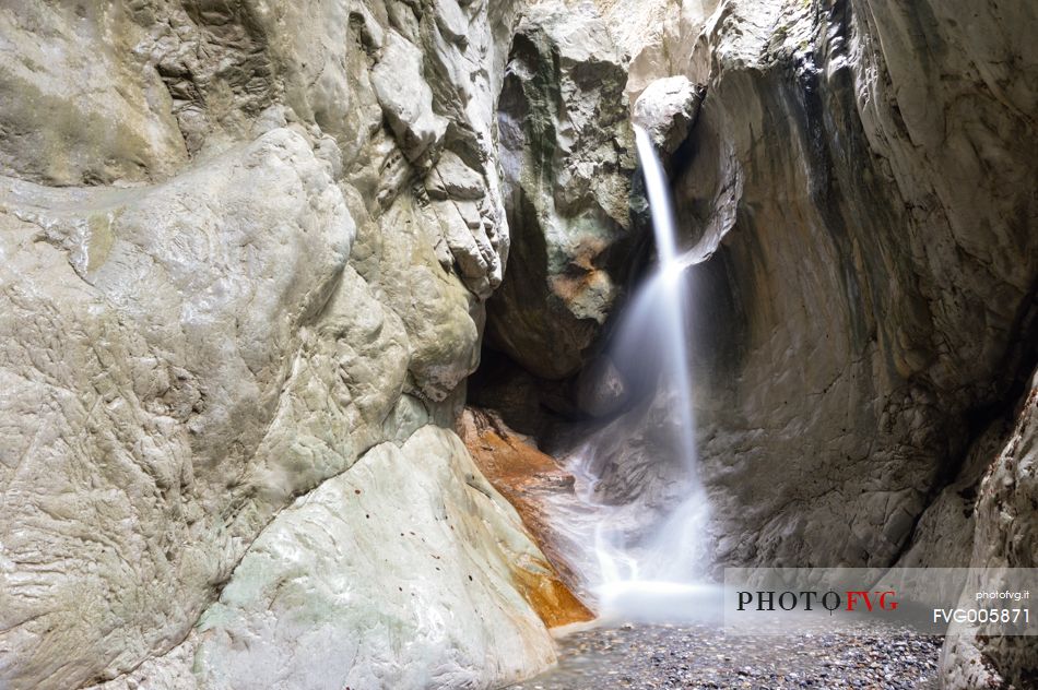 Views of the gorge of the Lumiei river