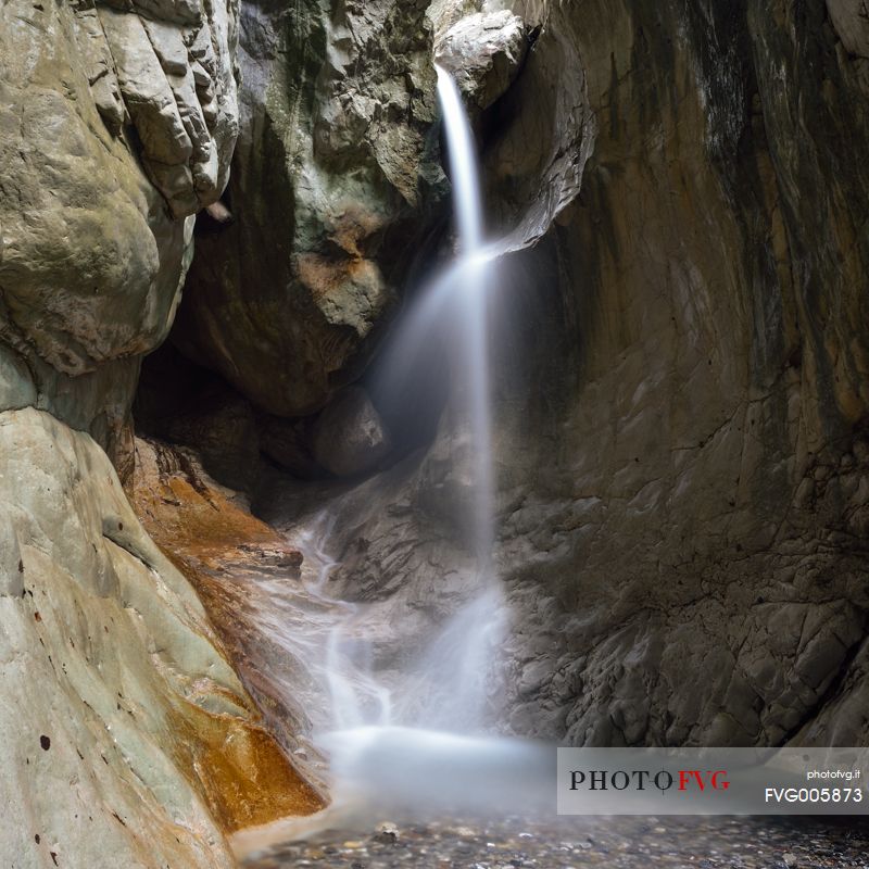 Views of the gorge of the Lumiei river