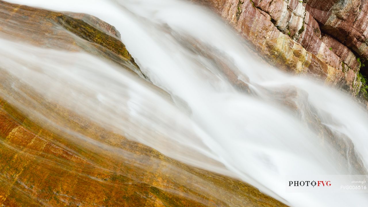 the roar of the waters of melting snow