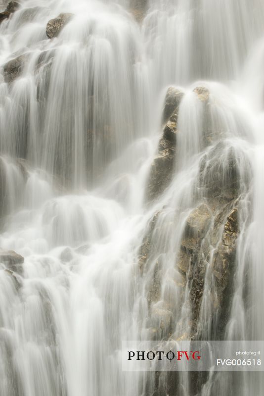 the roar of the waters of melting snow