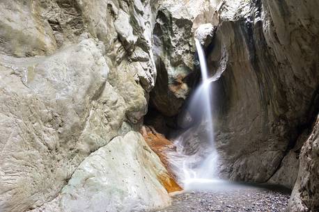 Views of the gorge of the Lumiei river