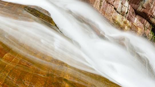 the roar of the waters of melting snow