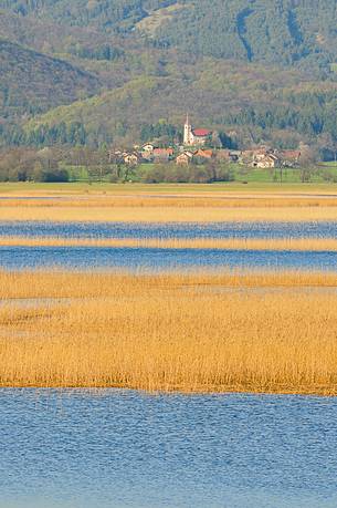 The mysterious lake Cerknica appears and disappears depending on the abundance of water The mysterious lake Cerknica appears and disappears depending on the abundance of water