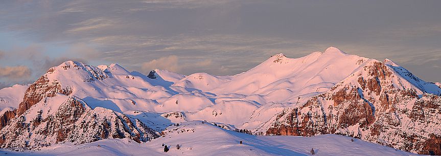 Sunset from Passo Branchetto to the Carega mountain group and the ridges of Castel Gaibana, Lessinia Natural Park, Veneto, Italy, Europe