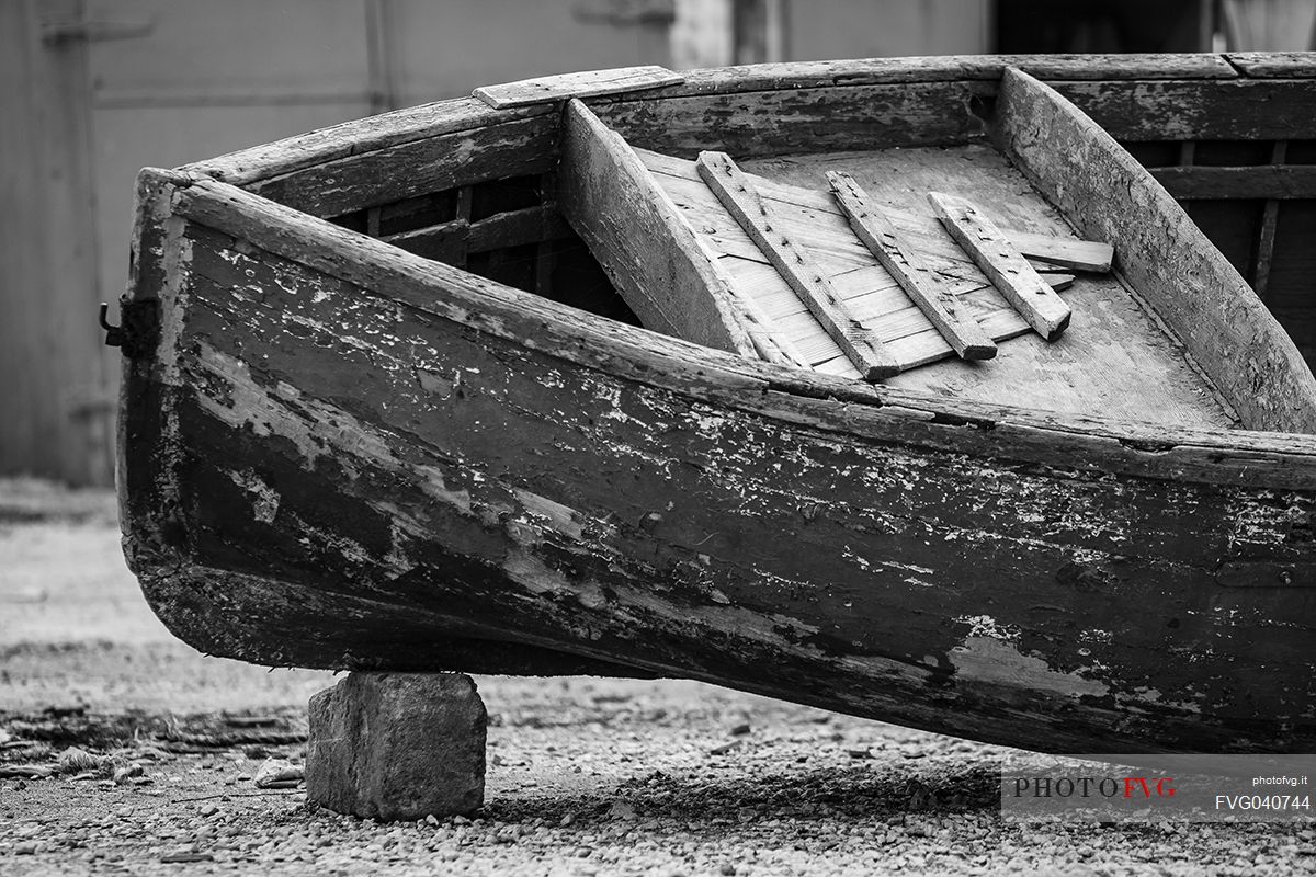 Detail of the old boat ahore,Taranto, Apulia, Italy, Europe