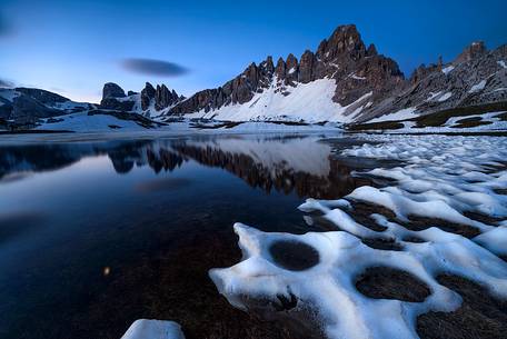 Blue hour on the lake under Mt. Paterno.