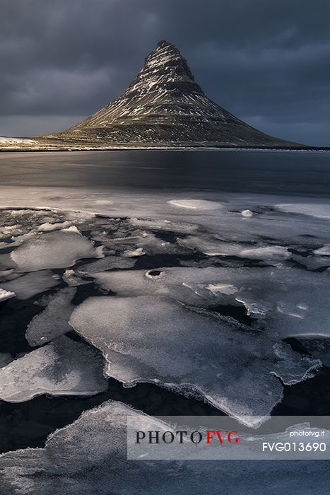 Kirkjufell mountain