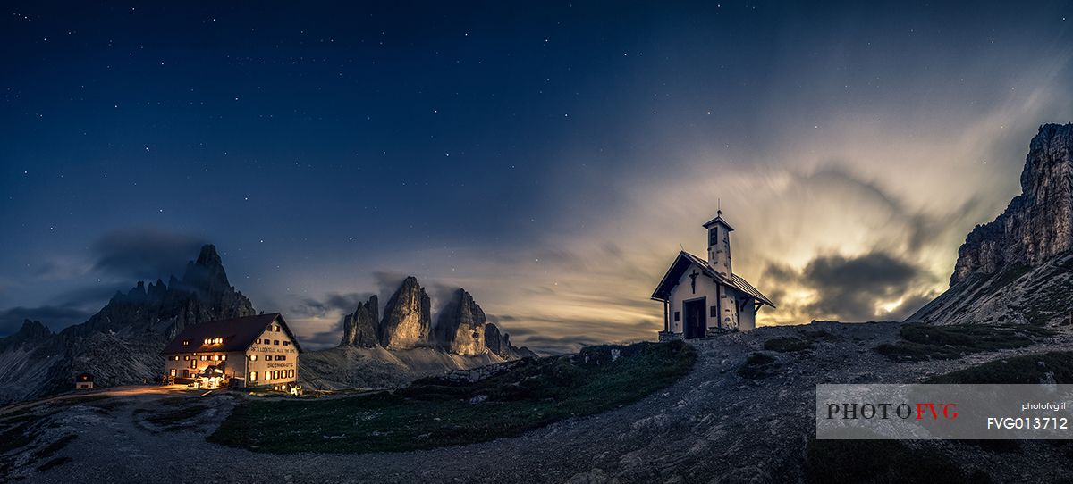 Rifugio Locatelli and Tre cime di lavaredo landscape at sunrise