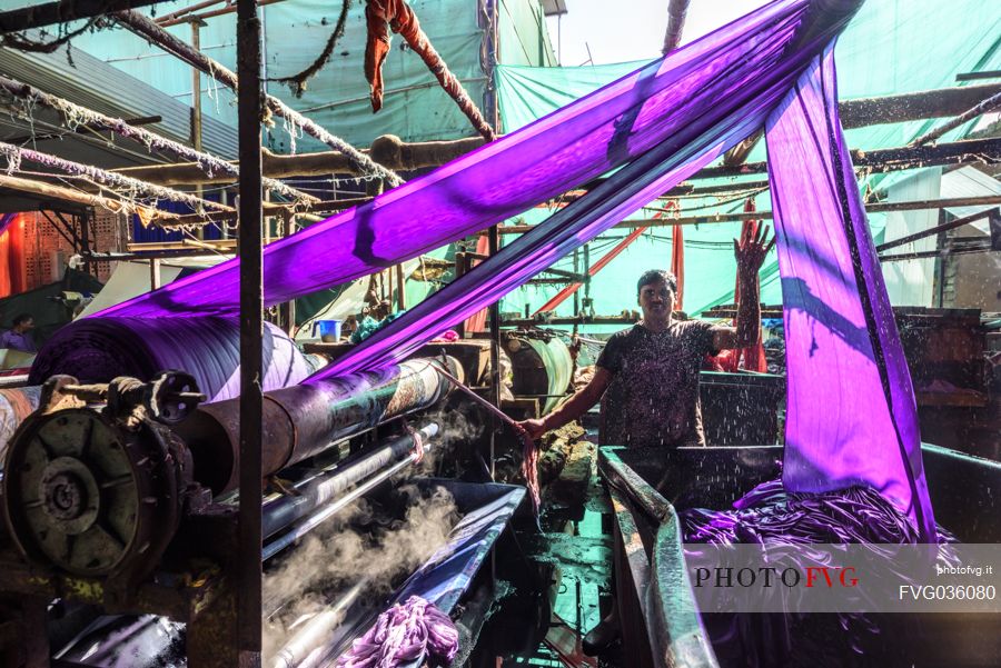 Worker in a textile industry in Pali, Udaipur, Rajasthan, India, Asia