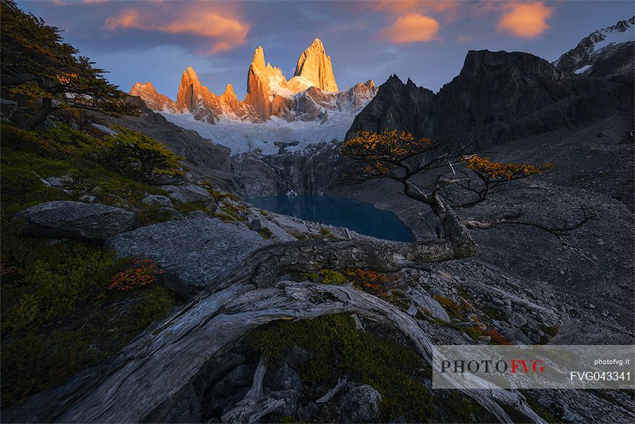 Beautiful sunrise at Fitz Roy, El Chalten, Los Glaciares National Park, Santa Cruz, Patagonia, Argentina