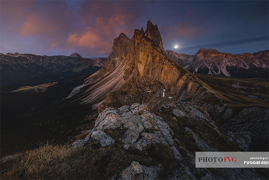 View across Seceda towards Geisler Group or Odle mountain range at twilight, dolomites, Ortisei, Gardena Valley, Trentino Alto Adige, Italy, Europe