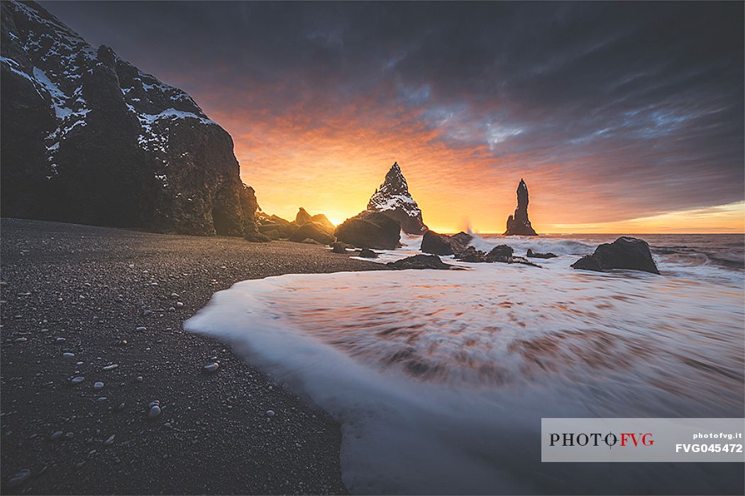 Reynisdrangar Basalt Sea Stacks on Cape Dyrhlaey near Vk  Mrdal, Mrdalur, Sudurland, Iceland, Europe