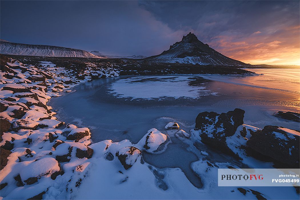 Breidarlon Lagoon at the south end of the glacier Vatnajkull, Iceland, Europe